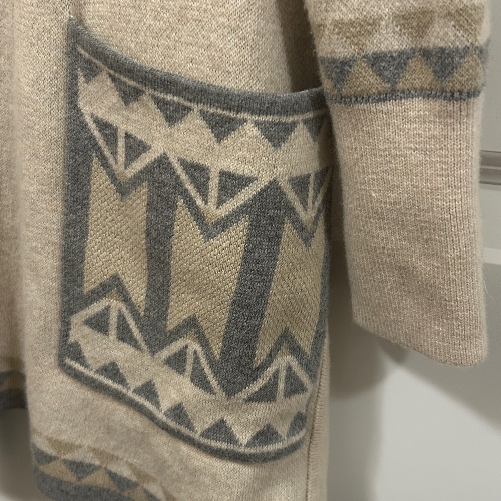 Geometric Patterned Cardigan - Picture 4 of 5
